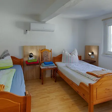 Hébergement de vacances Monteurwohnung Memleben Luetzower 10 *